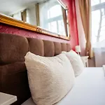 Apartamento Backstein Mit Zentraler Lage Im Gruenen Kostenfreien Parkplaetzen Und 8 E - Ladestationen *