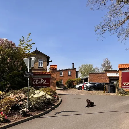 Apartment Backstein Mit Zentraler Lage Im Grünen Kostenfreien Parkplätzen Und 8 E - Ladestationen