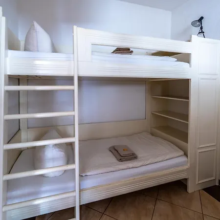 Apartment Backstein Mit Zentraler Lage Im Grünen Kostenfreien Parkplätzen Und 8 E - Ladestationen *