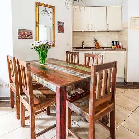 Apartment Backstein Mit Zentraler Lage Im Grünen Kostenfreien Parkplätzen Und 8 E - Ladestationen *