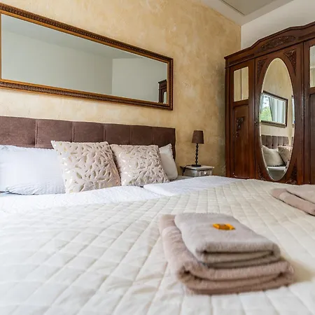 Backstein Mit Zentraler Lage Im Grünen Kostenfreien Parkplätzen Und 8 E - Ladestationen Apartment Schwerin (Mecklenburg-Vorpommern)