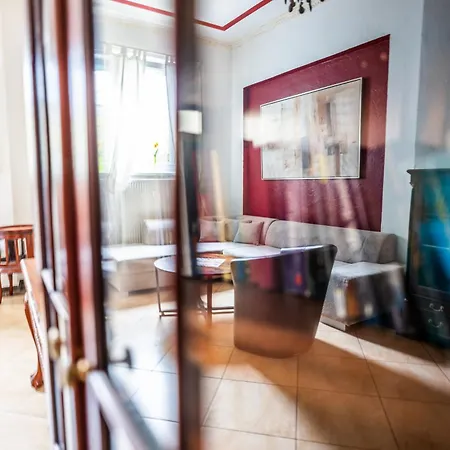 Apartment Backstein Mit Zentraler Lage Im Grünen Kostenfreien Parkplätzen Und 8 E - Ladestationen *