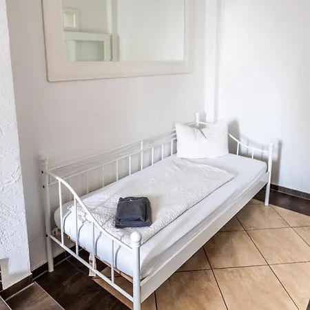 Apartment Backstein Mit Zentraler Lage Im Grünen Kostenfreien Parkplätzen Und 8 E - Ladestationen