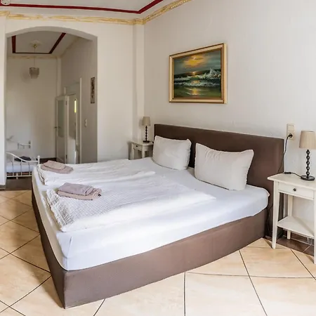 Apartment Backstein Mit Zentraler Lage Im Grünen Kostenfreien Parkplätzen Und 8 E - Ladestationen *