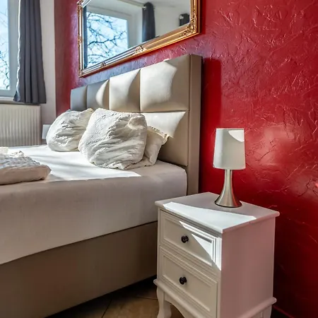 Backstein Mit Zentraler Lage Im Grünen Kostenfreien Parkplätzen Und 8 E - Ladestationen Apartment Schwerin (Mecklenburg-Vorpommern)