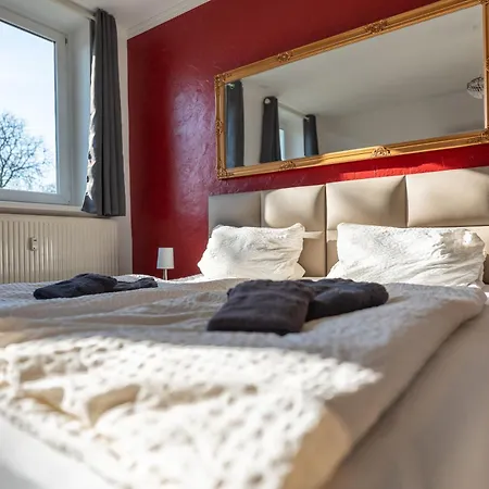 Backstein Mit Zentraler Lage Im Grünen Kostenfreien Parkplätzen Und 8 E - Ladestationen * Schwerin (Mecklenburg-Vorpommern)