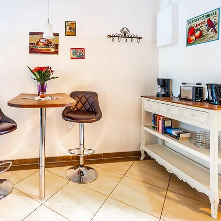Backstein Mit Zentraler Lage Im Grünen Kostenfreien Parkplätzen Und 8 E - Ladestationen Apartment Schwerin (Mecklenburg-Vorpommern)