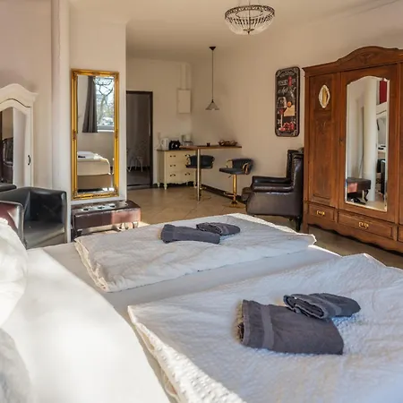 Apartment Backstein Mit Zentraler Lage Im Grünen Kostenfreien Parkplätzen Und 8 E - Ladestationen Schwerin (Mecklenburg-Vorpommern)