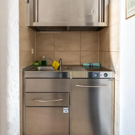 Backstein Mit Zentraler Lage Im Grünen Kostenfreien Parkplätzen Und 8 E - Ladestationen Apartment