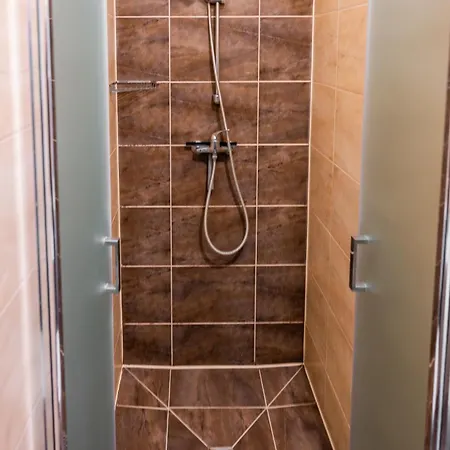 Backstein Mit Zentraler Lage Im Grünen Kostenfreien Parkplätzen Und 8 E - Ladestationen Apartment Schwerin (Mecklenburg-Vorpommern)