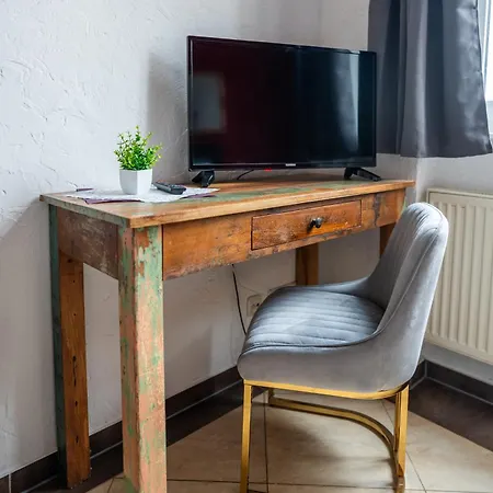 Apartment Backstein Mit Zentraler Lage Im Grünen Kostenfreien Parkplätzen Und 8 E - Ladestationen