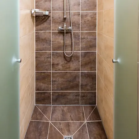 Apartment Backstein Mit Zentraler Lage Im Grünen Kostenfreien Parkplätzen Und 8 E - Ladestationen *