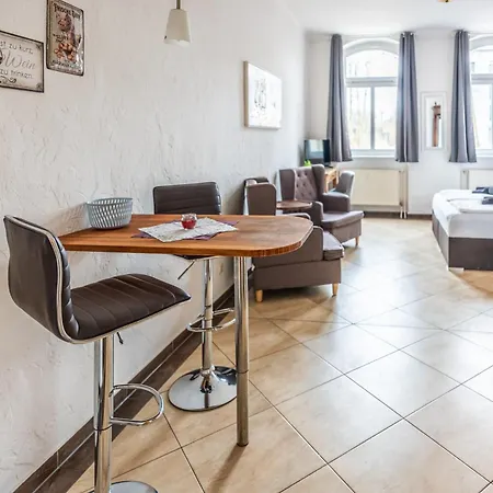 Backstein Mit Zentraler Lage Im Grünen Kostenfreien Parkplätzen Und 8 E - Ladestationen Apartment Schwerin (Mecklenburg-Vorpommern)