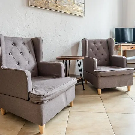 Apartment Backstein Mit Zentraler Lage Im Grünen Kostenfreien Parkplätzen Und 8 E - Ladestationen *