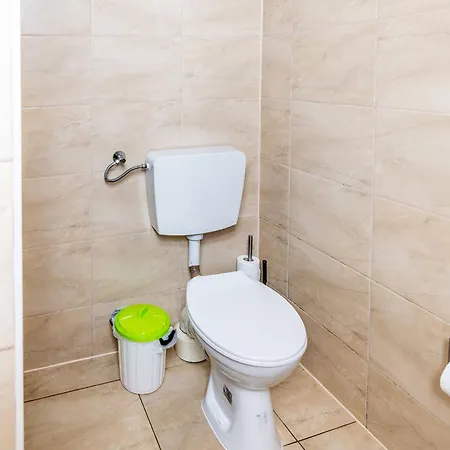 Backstein Mit Zentraler Lage Im Grünen Kostenfreien Parkplätzen Und 8 E - Ladestationen Apartment Schwerin (Mecklenburg-Vorpommern)