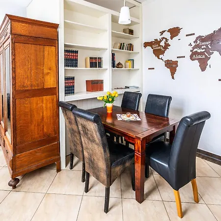 Backstein Mit Zentraler Lage Im Grünen Kostenfreien Parkplätzen Und 8 E - Ladestationen Apartment *
