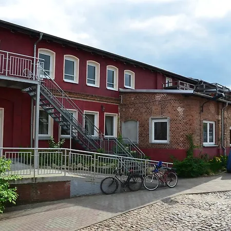 Backstein Mit Zentraler Lage Im Grünen Kostenfreien Parkplätzen Und 8 E - Ladestationen Apartment Schwerin (Mecklenburg-Vorpommern)