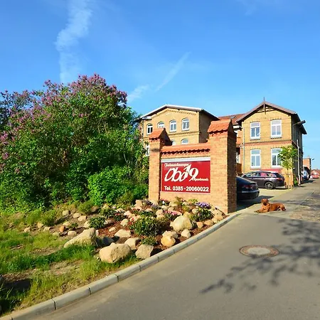 Apartment Backstein Mit Zentraler Lage Im Grünen Kostenfreien Parkplätzen Und 8 E - Ladestationen